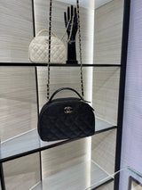 Handle chain shell bag